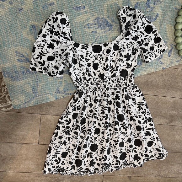 Aqua Black & White Floral Smocked Square-Neck Mini Dress - Picture 9 of 15